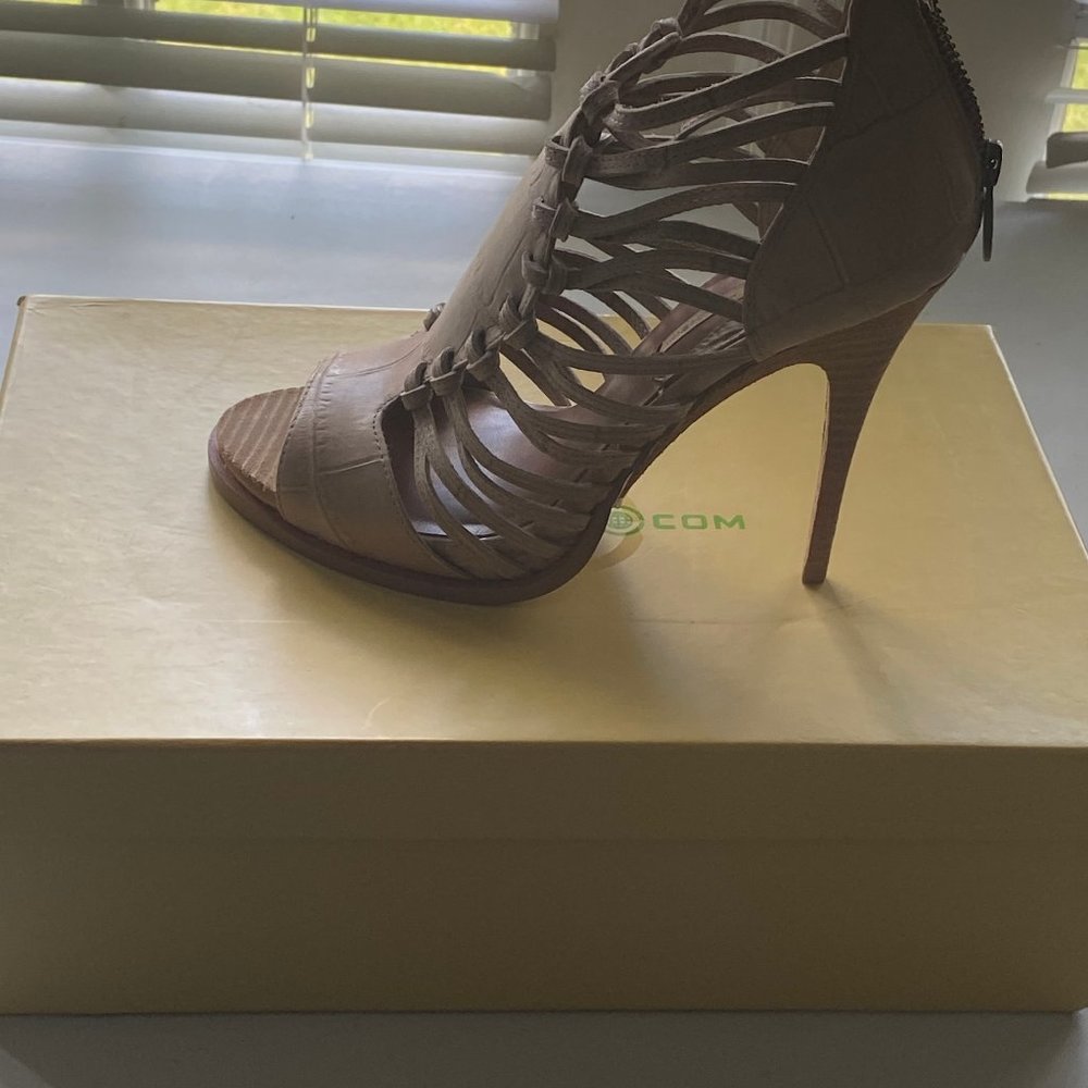 MaxStudio Eliot Leather high heels